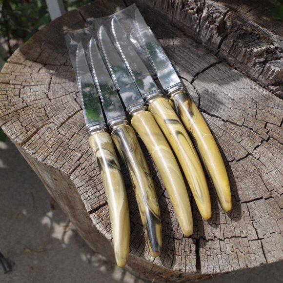 Vintage Bakelite Steak Knives - Picture 3 of 4